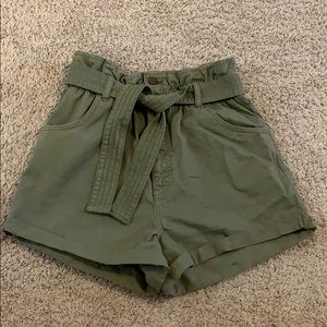 Abercrombie & Fitch paperbag shorts